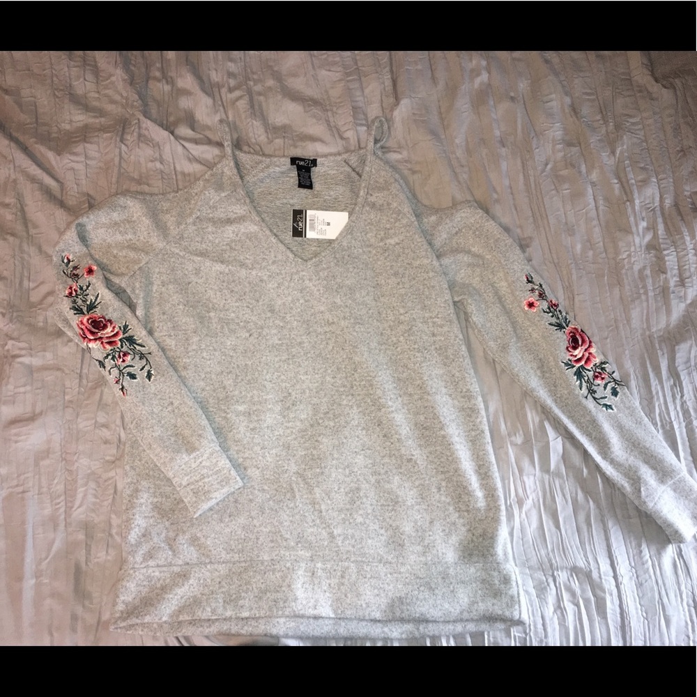 Rue 21 cold shoulder long sleeve
